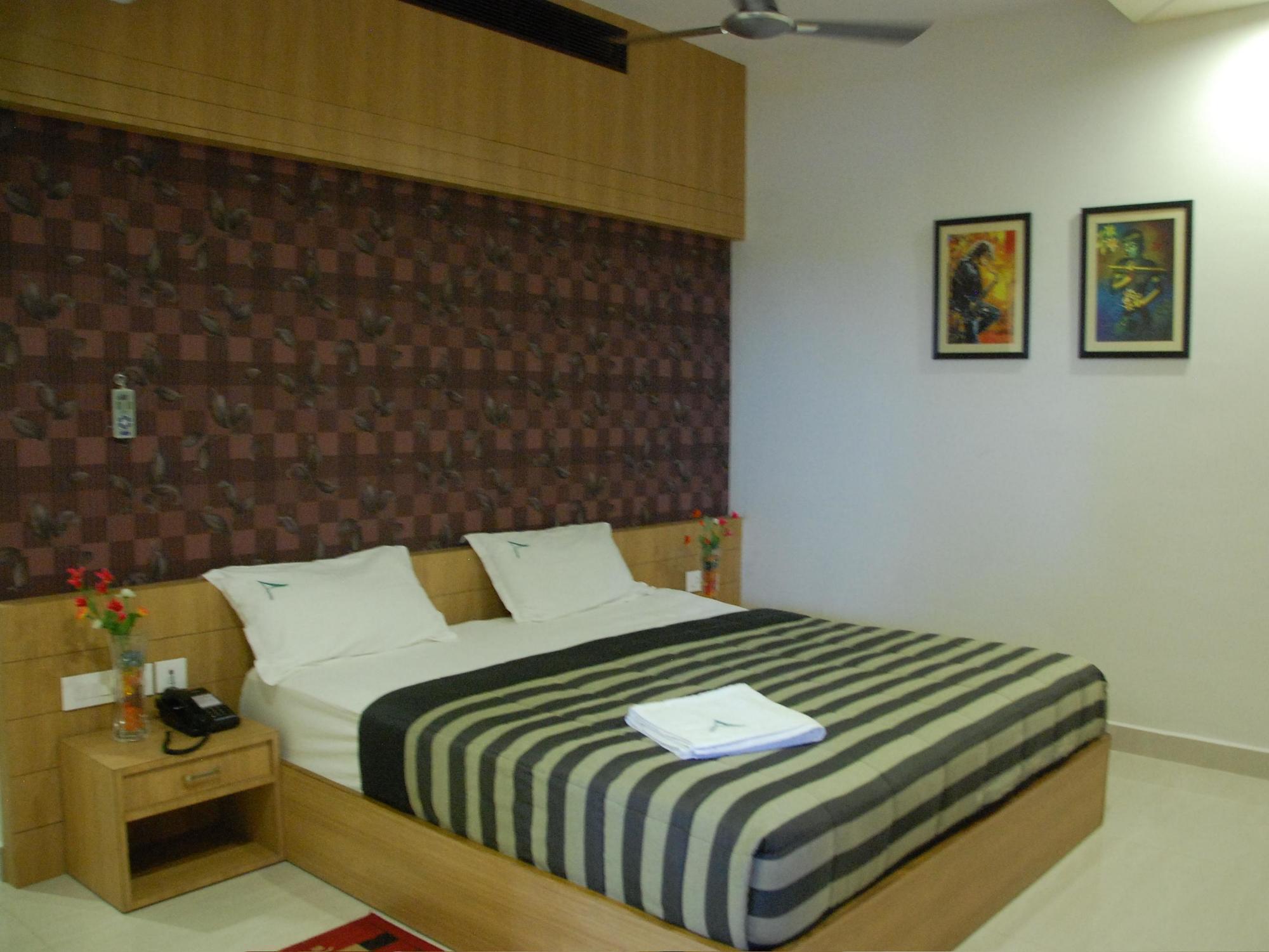 Hotel Athidi Grand Visakhapatnam Esterno foto
